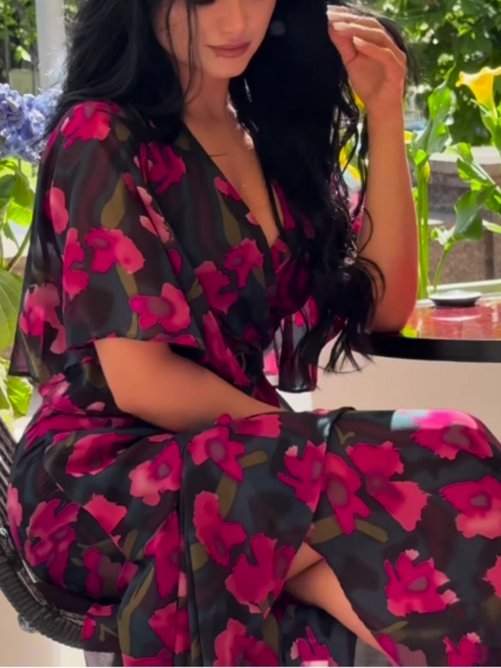 Madison™ | Retro V-neck trumpet sleeve printed dress